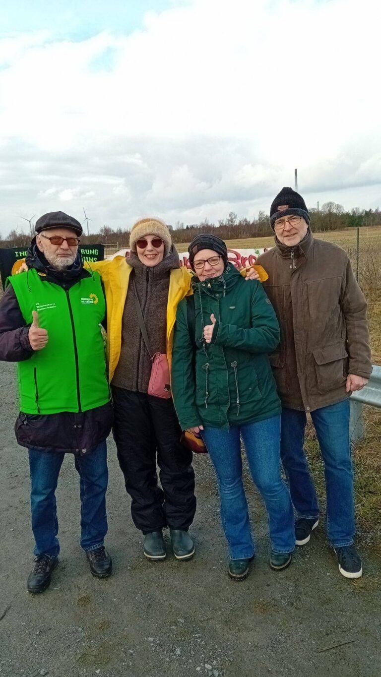 Ratsgruppe begleitet Mahnwache am Voslapper Groden