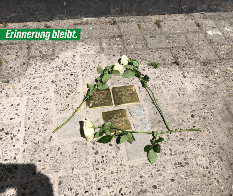 Erinnerung bleibt – Gedenkgang nach Diebstahl der Stolpersteine der Familie Hirschberg